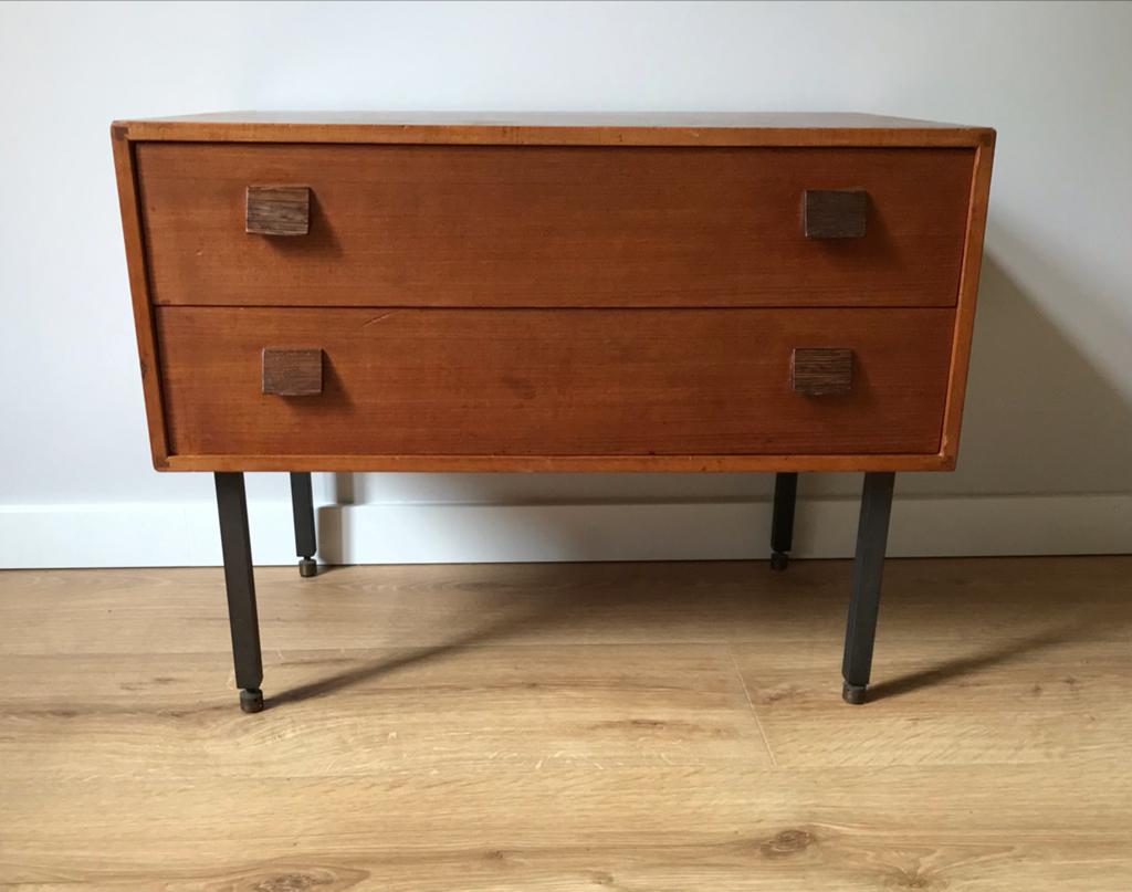 Vintage Teakhouten Ladekastje met 2 Laden en Metalen poten, Huis en Inrichting, Kasten | Ladekasten, Ophalen, Gebruikt, Teakhout