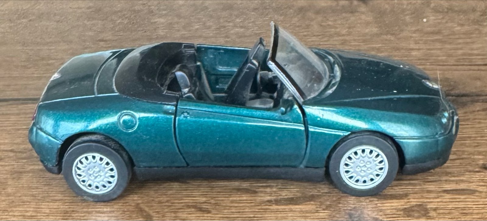 Alfa Romeo Spider (916) modelauto - Groen, Ophalen of Verzenden, Gebruikt