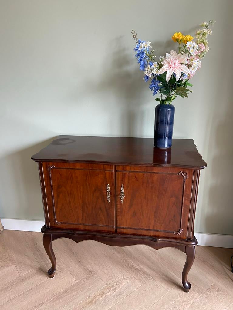 Klassiek vintage dressoir kastje met sierlijke details, Ophalen