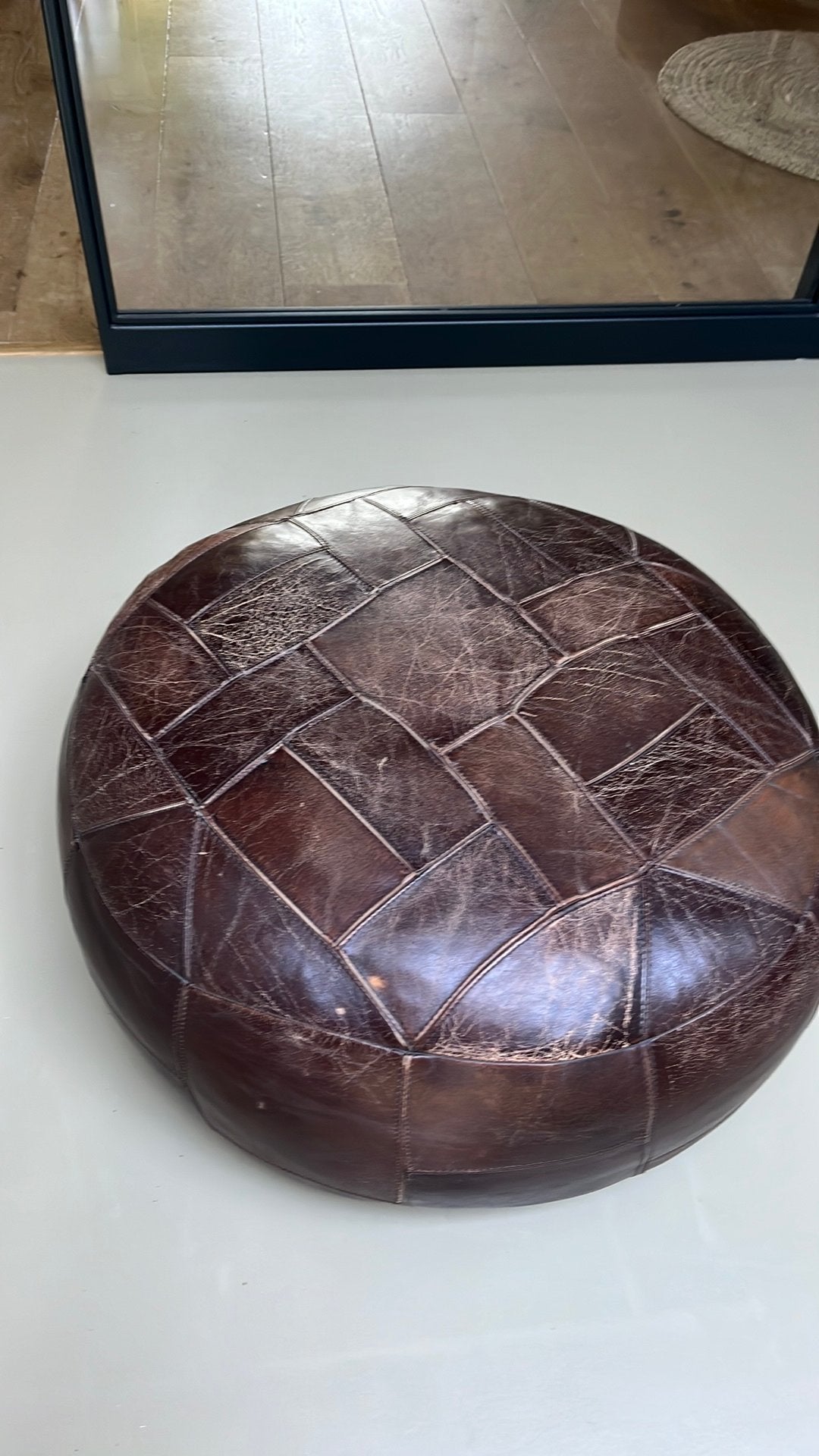 Vintage leren poef 70 cm, Ophalen, Zo goed als nieuw, Rond, 50 tot 75 cm
