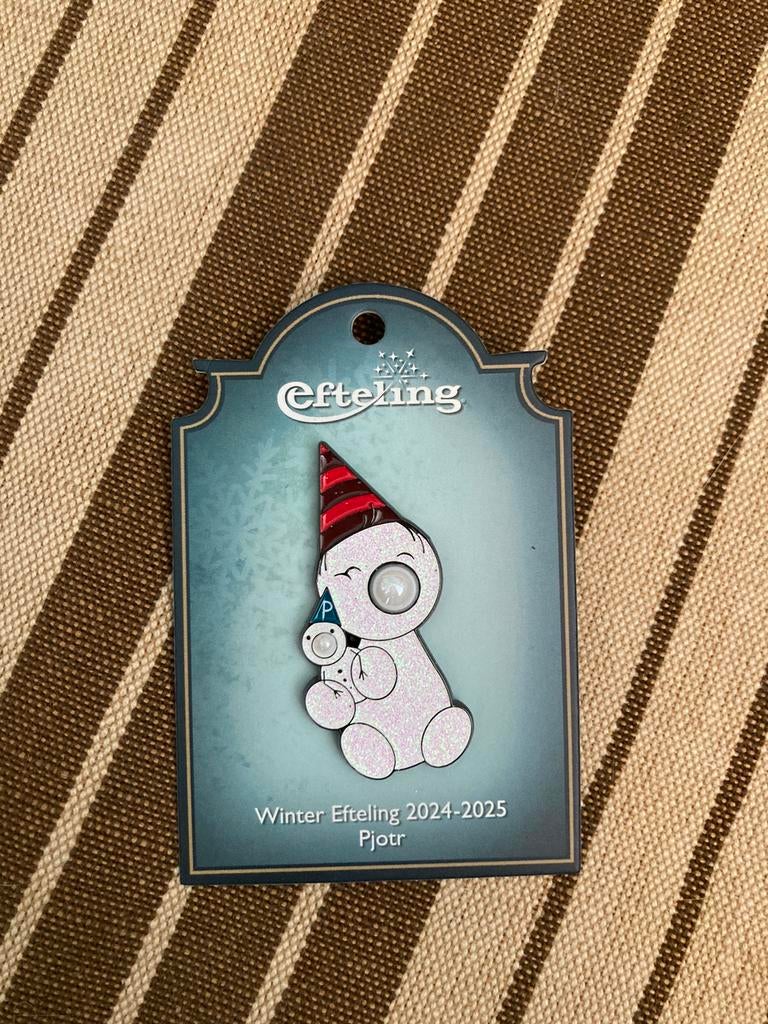 Efteling Pjotr Winterpin 2024-2025/ nieuw op kaartje, Ophalen of Verzenden, Nieuw, Button of Speldje