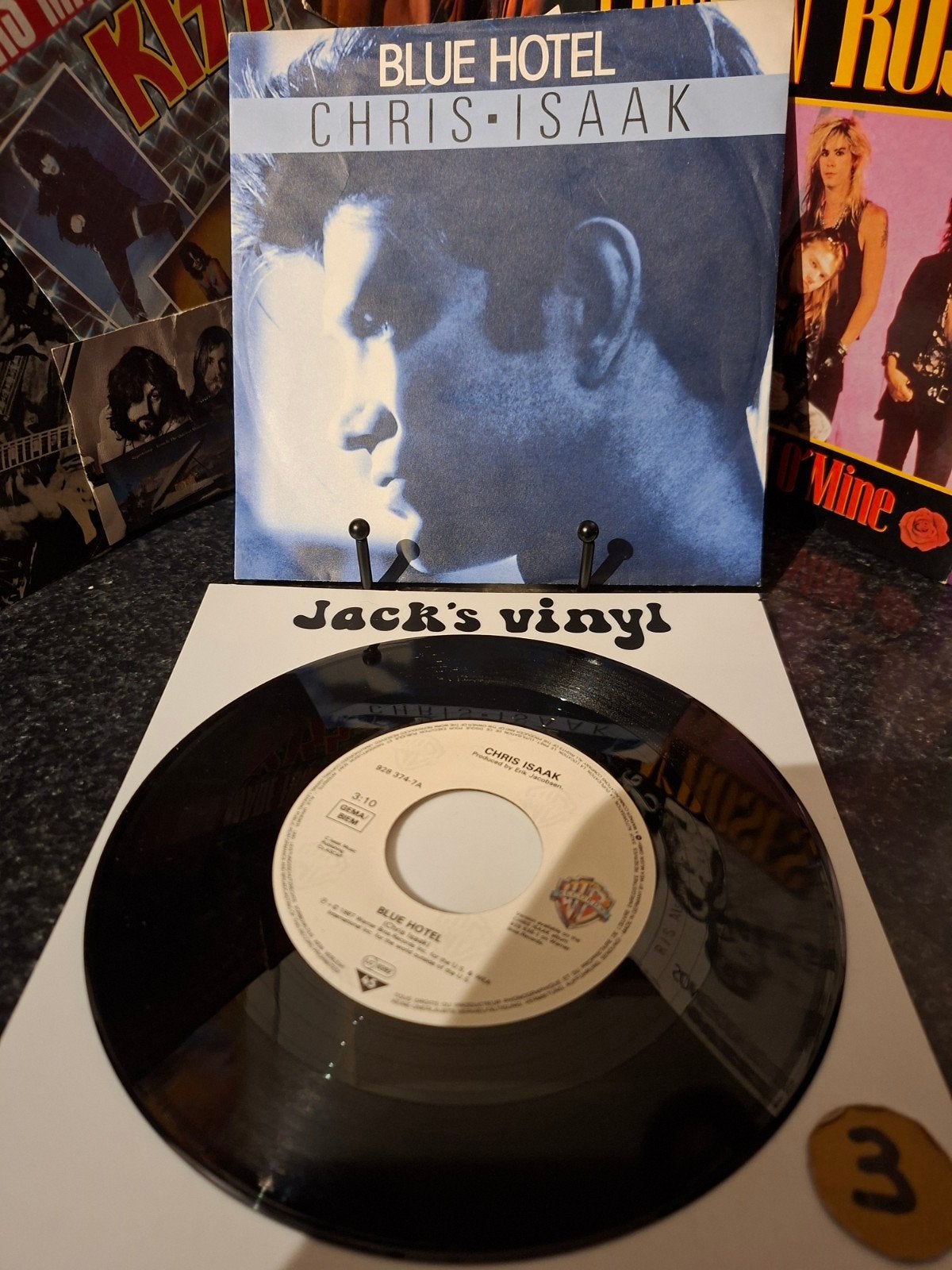 Chris Isaak - Blue Hotel (7 inch single)1987/3, Cd's en Dvd's, Pop, 7 inch, Ophalen of Verzenden, Zo goed als nieuw