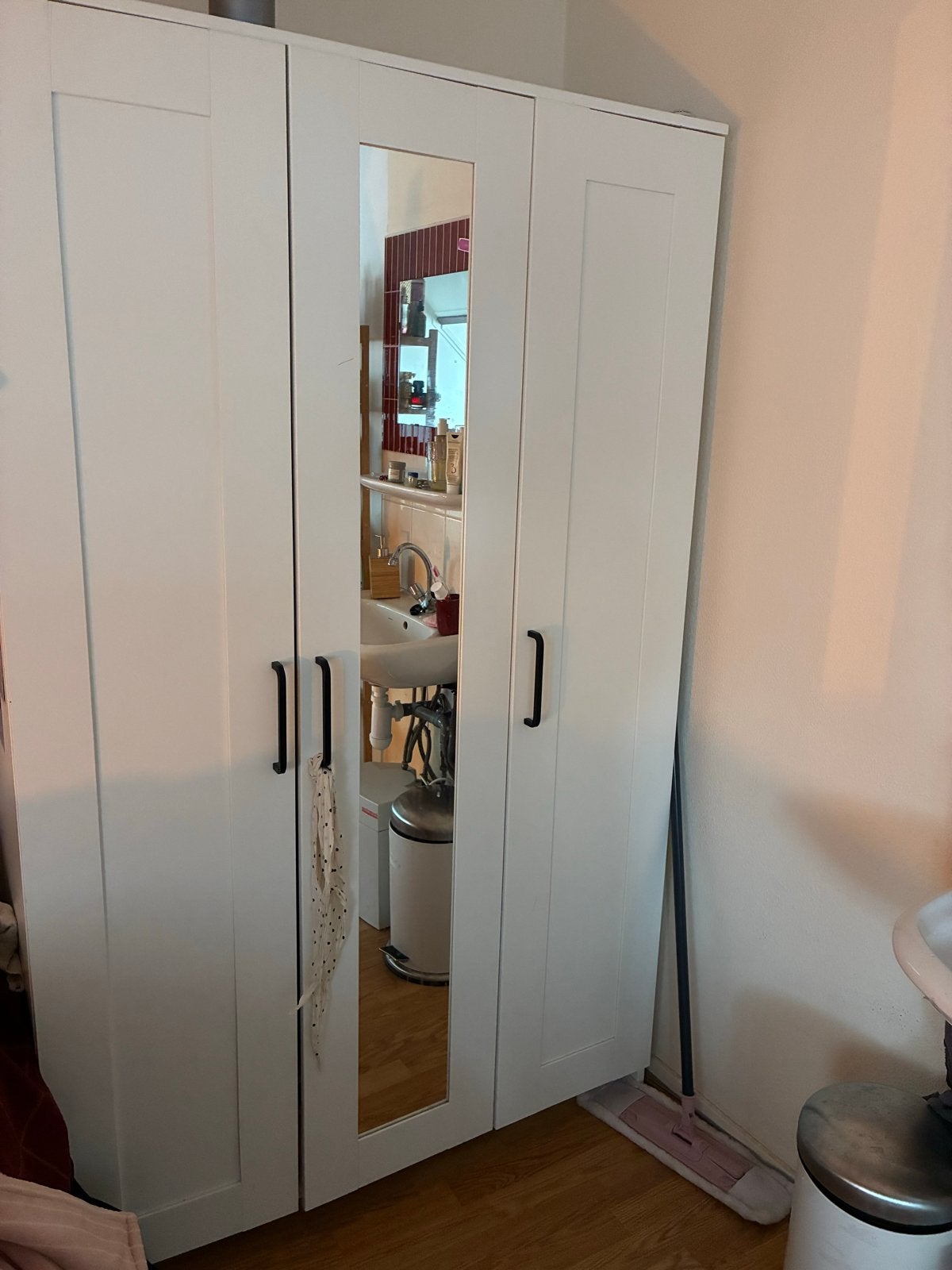 IKEA Brimnes kledingkast met spiegeldeur en zwarte handgrepe, Huis en Inrichting, Ophalen, 200 cm of meer, 50 tot 100 cm, Zo goed als nieuw