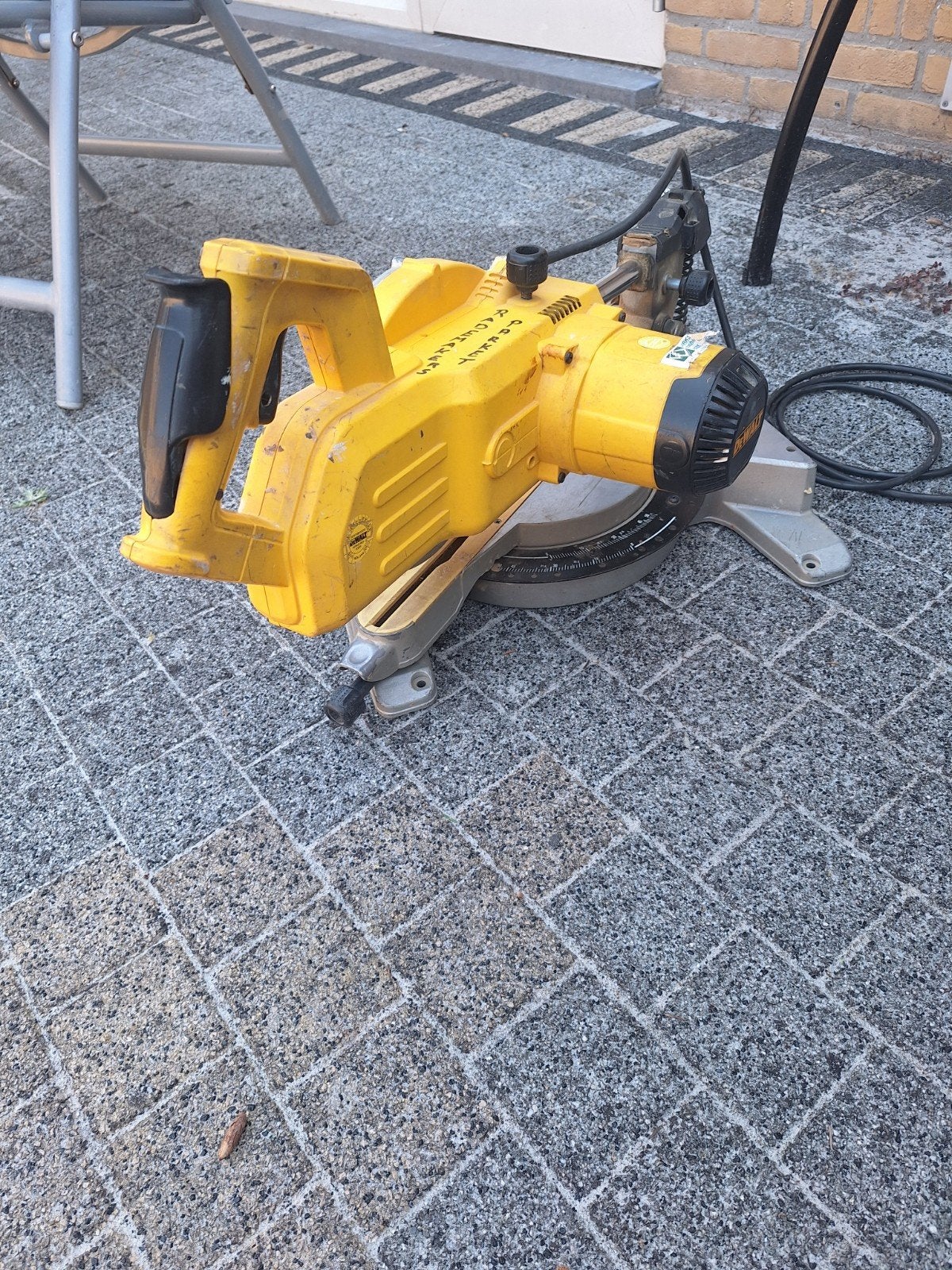 dewalt afkortzaag, Ophalen, Elektrisch