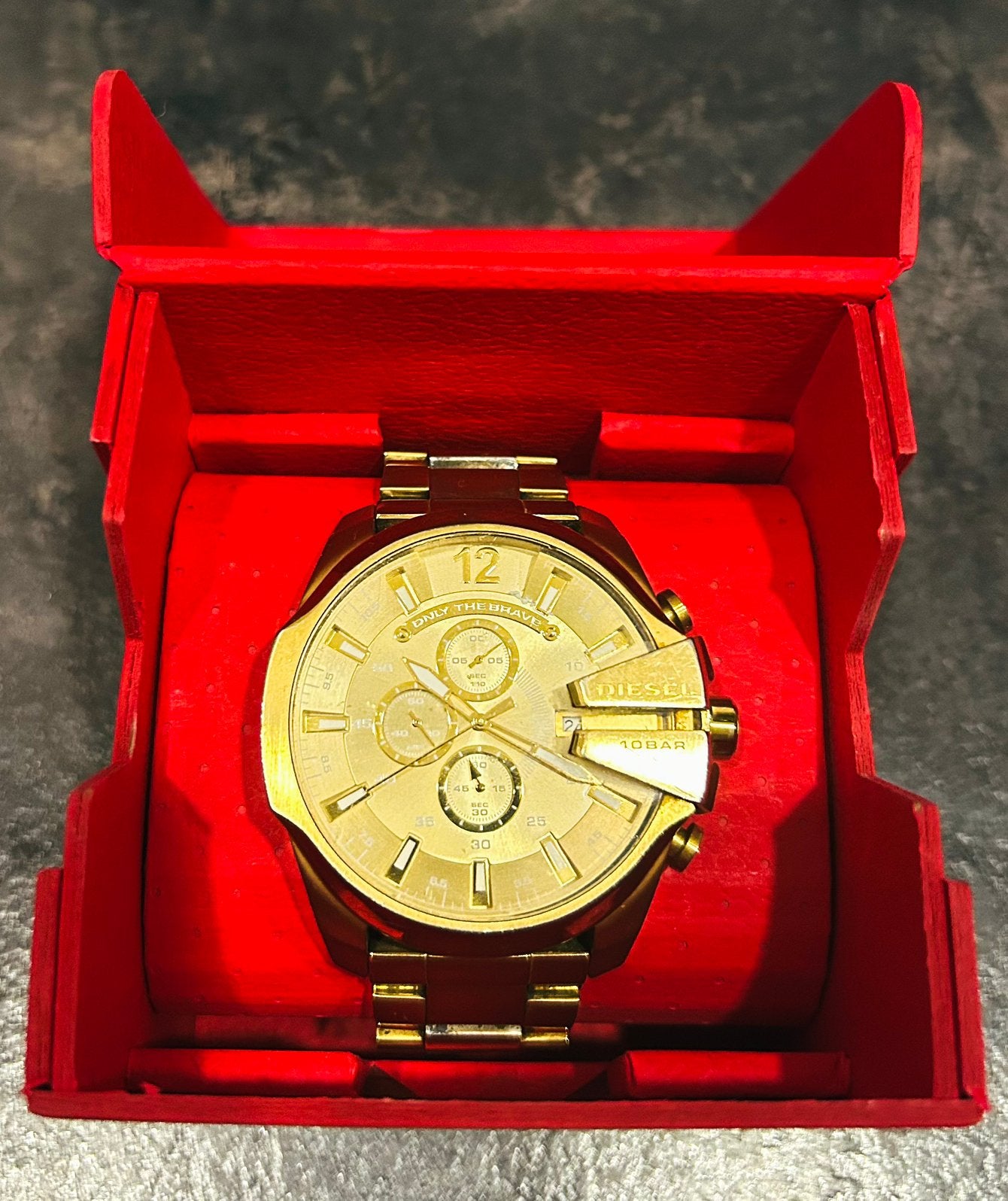 Diesel horloge goudkleurig (DZ4360) mega chief, Overige merken, Staal, Ophalen of Verzenden, Zo goed als nieuw