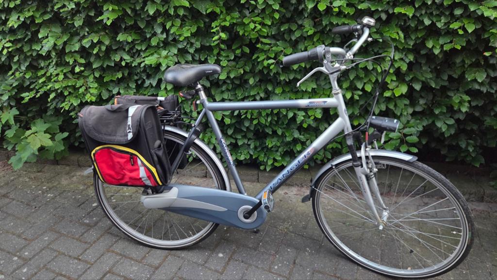 Herenfiets Ranger met versnellingen en fietstassen, Fietsen en Brommers, Fietsen | Dames | Damesfietsen, Velgrem, Versnellingen