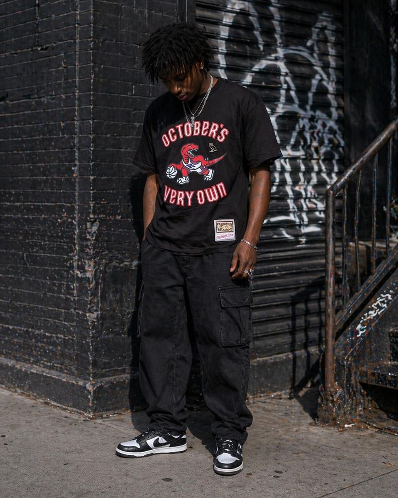 October’s Very Own Raptors Mitchell & Ness t-shirt | L, Ophalen of Verzenden, Nieuw, Maat 52/54 (L), Zwart