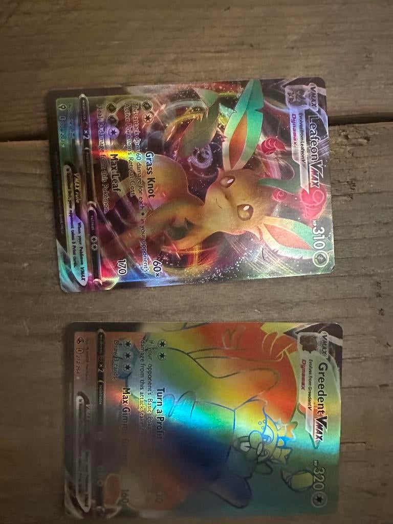 2 Pokémon VMAX Kaarten: Leafeon VMAX & Greedent VMAX, Ophalen of Verzenden, Zo goed als nieuw, Meerdere kaarten, Foil