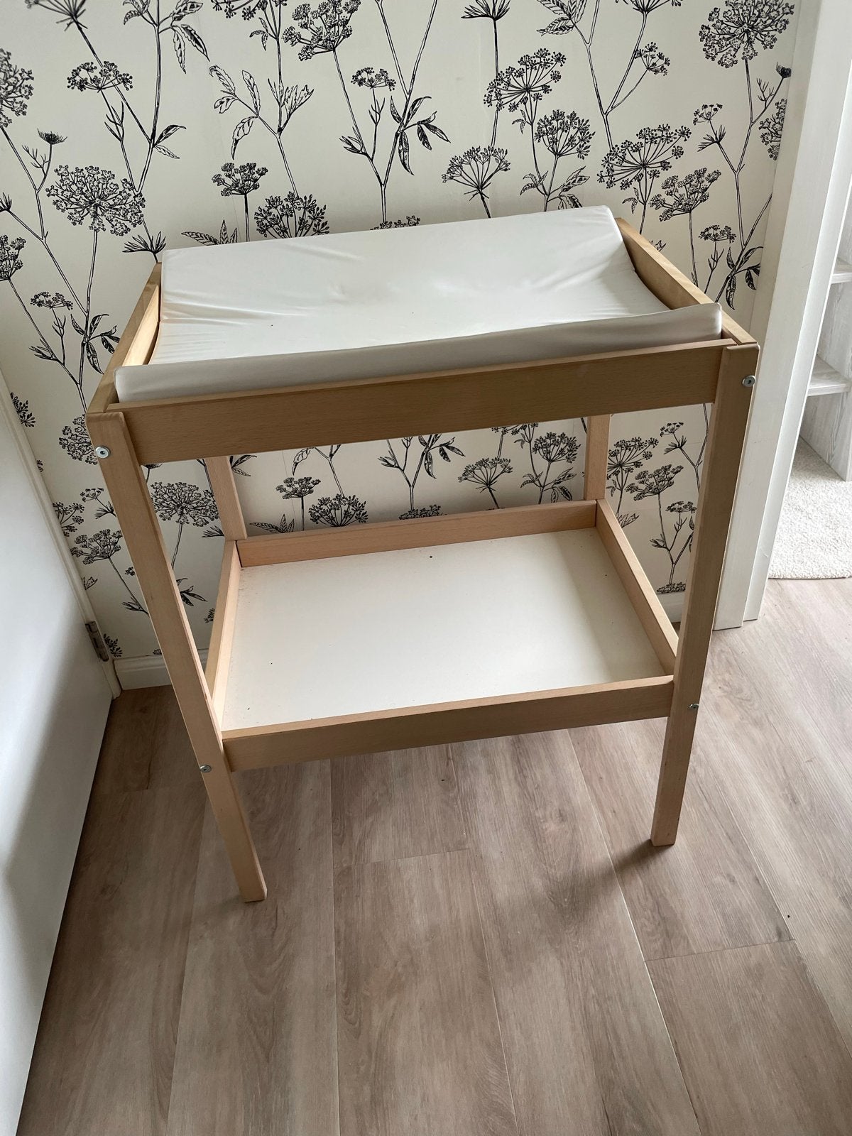 Houten commode met aankleedkussen, Gebruikt, Aankleedkussen, Standaard, Ophalen