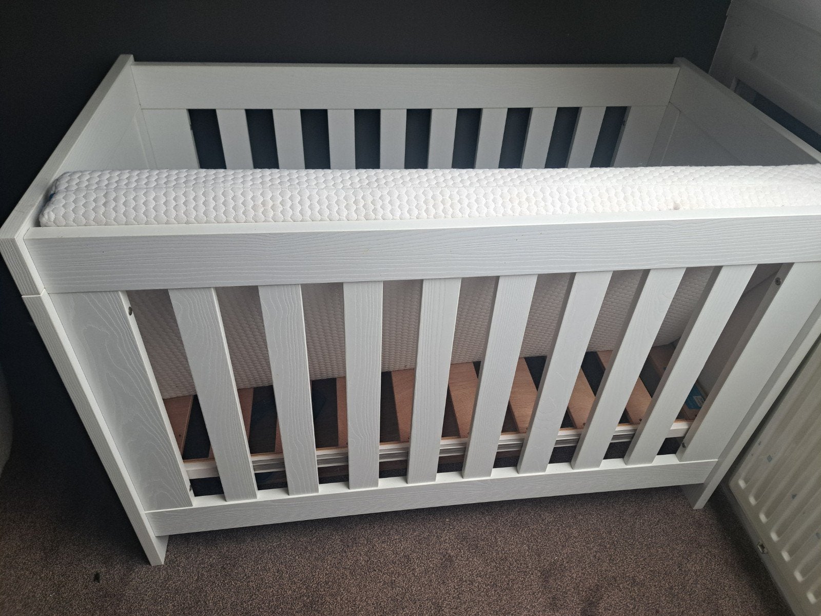 Wit ledikant met matras en Aerosleep topper, Ophalen, Zo goed als nieuw, Ledikant