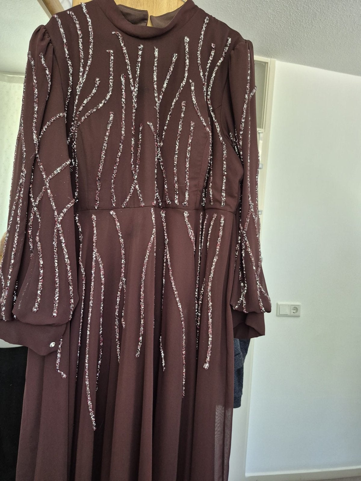 Elegante Bruine Avondjurk met Glitters - Maat 54, Bruin, Maat 46/48 (XL) of groter, Ophalen of Verzenden, Zo goed als nieuw