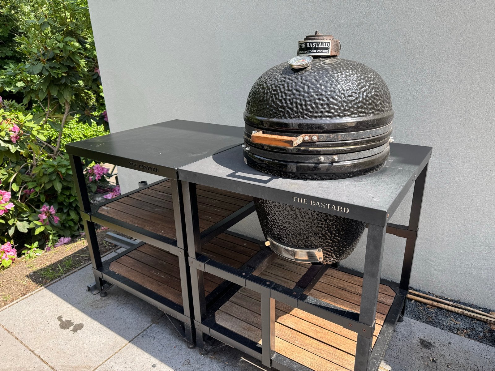 The Bastard Kamado ( maat L) BBQ met orginele Bastard tafels, Ophalen of Verzenden, Gebruikt