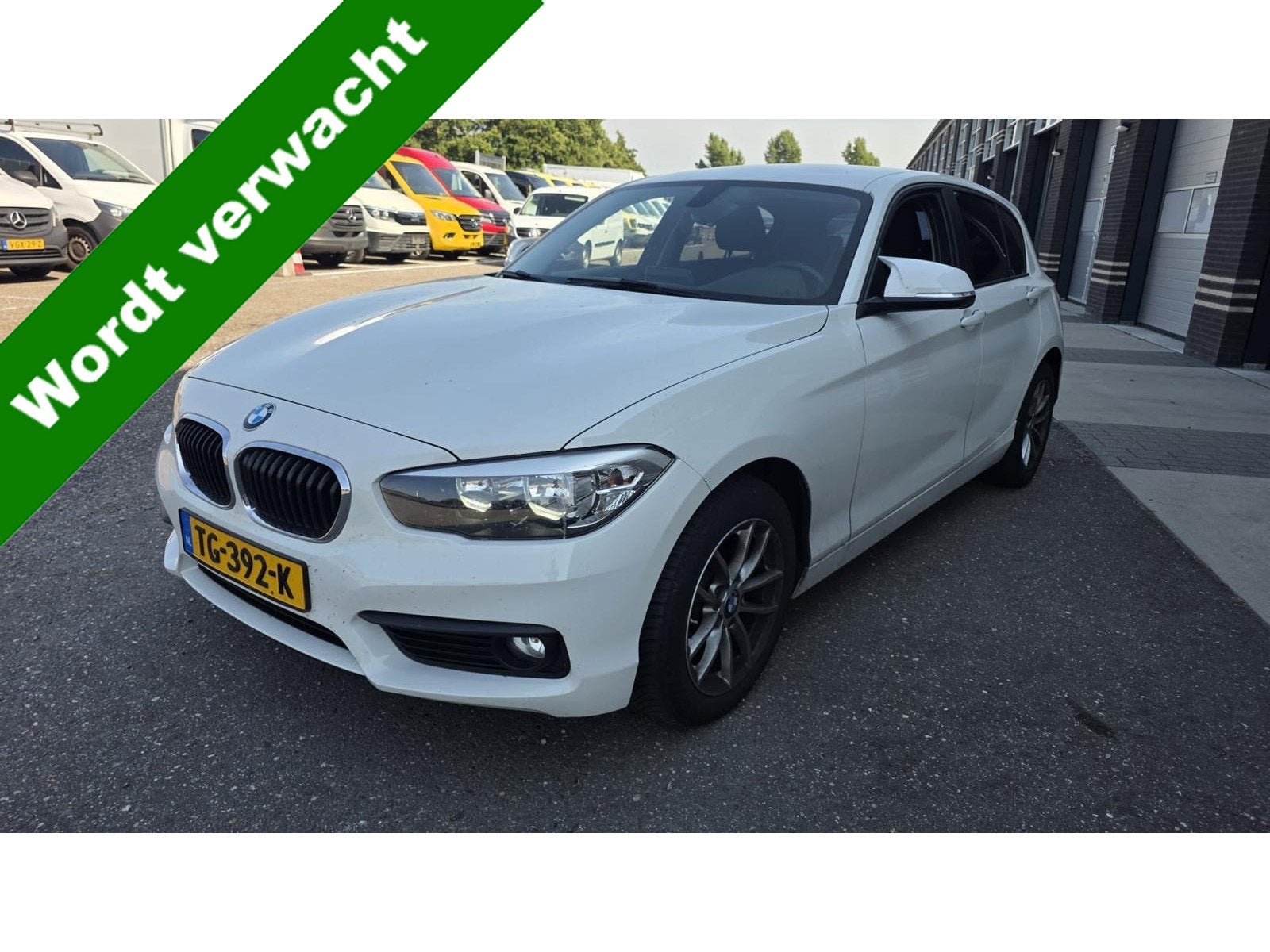 BMW 1-serie 118i Corporate Lease (bj 2018, automaat), Auto's, Wit, Origineel Nederlands, Bedrijf, 650 kg