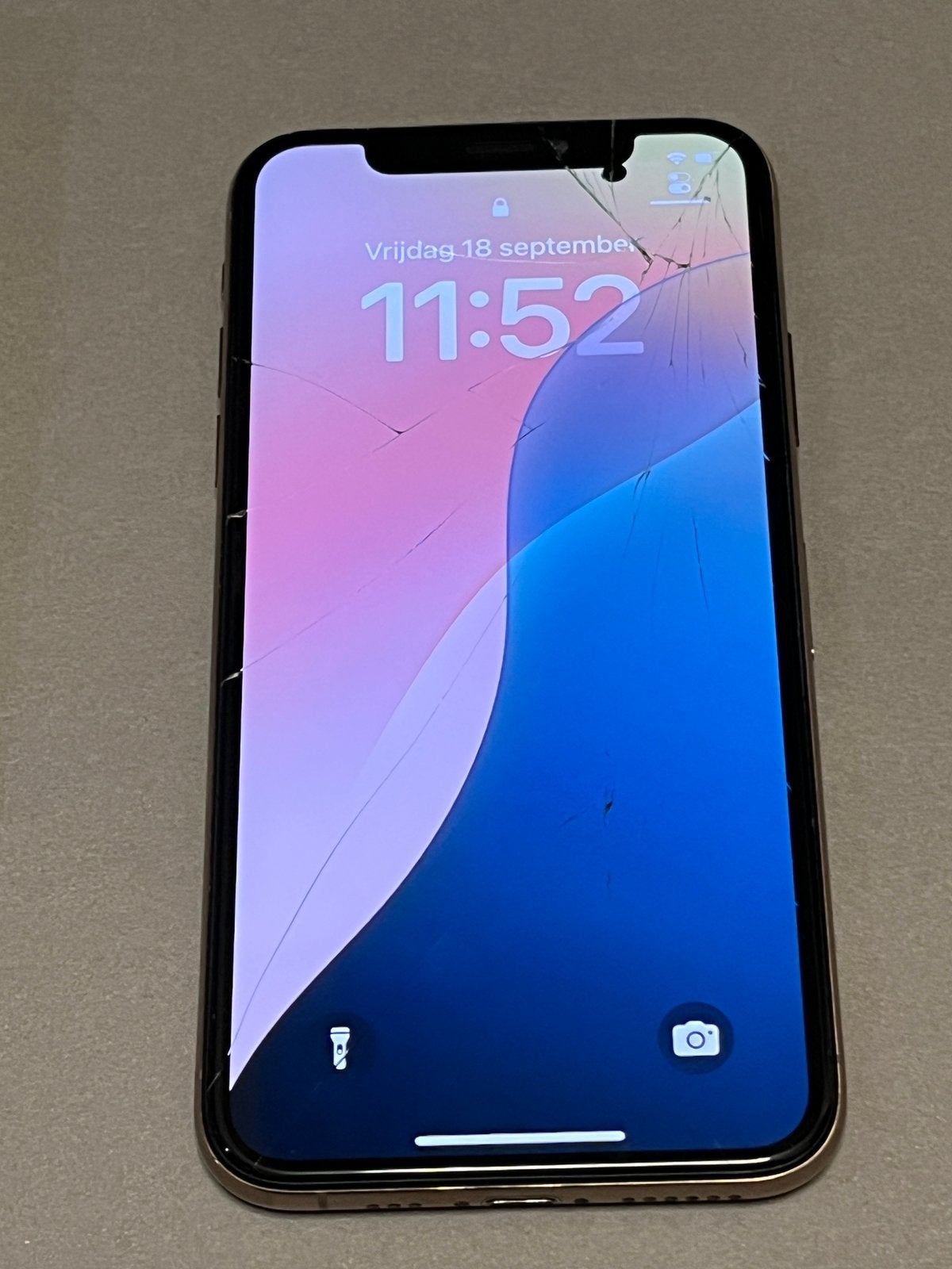 Iphone Xs 64Gb, goed werkend met barsten in scherm., Telecommunicatie, Ophalen, Gebruikt, IPhone XS, 64 GB