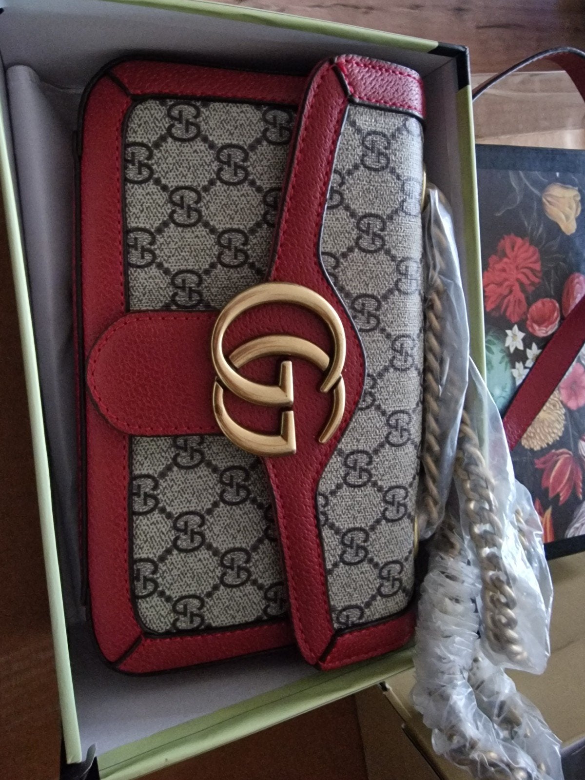 Gucci Schoudertasje Rood/Beige met GG-patroon, Sieraden, Tassen en Uiterlijk, Ophalen of Verzenden, Nieuw, Rood, Schoudertasje