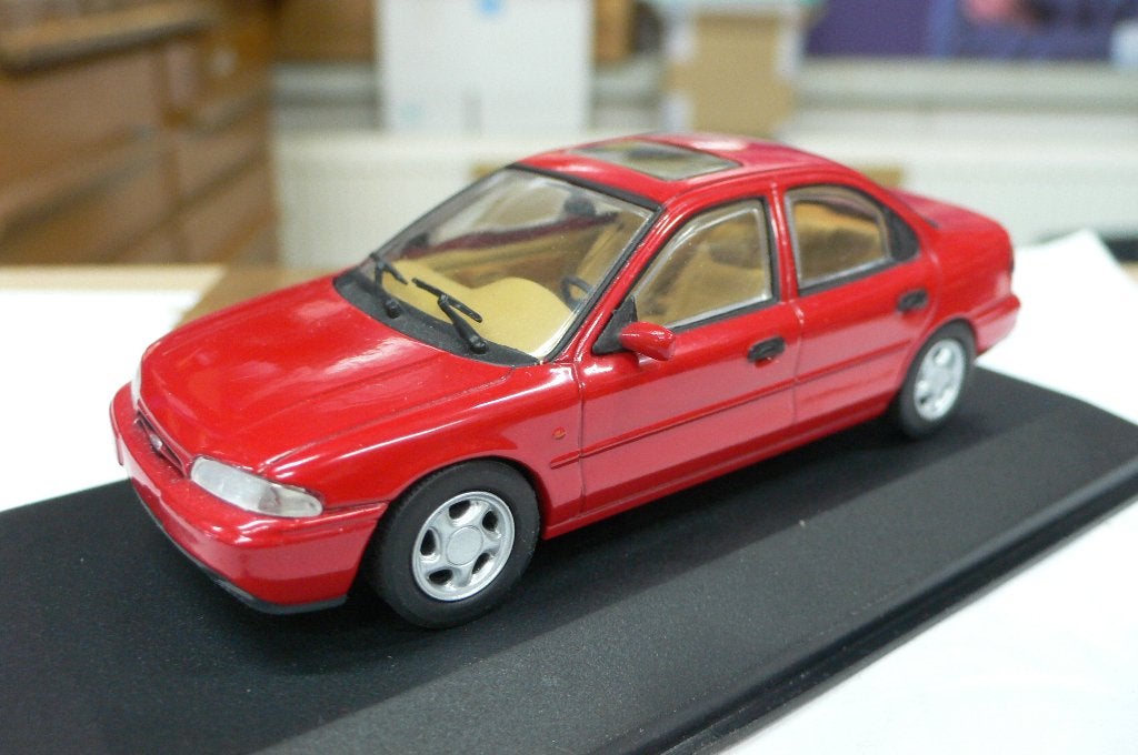 ford mondeo sedan - spaans rood - minichamps  1/43, Verzenden, Nieuw, Auto, MiniChamps