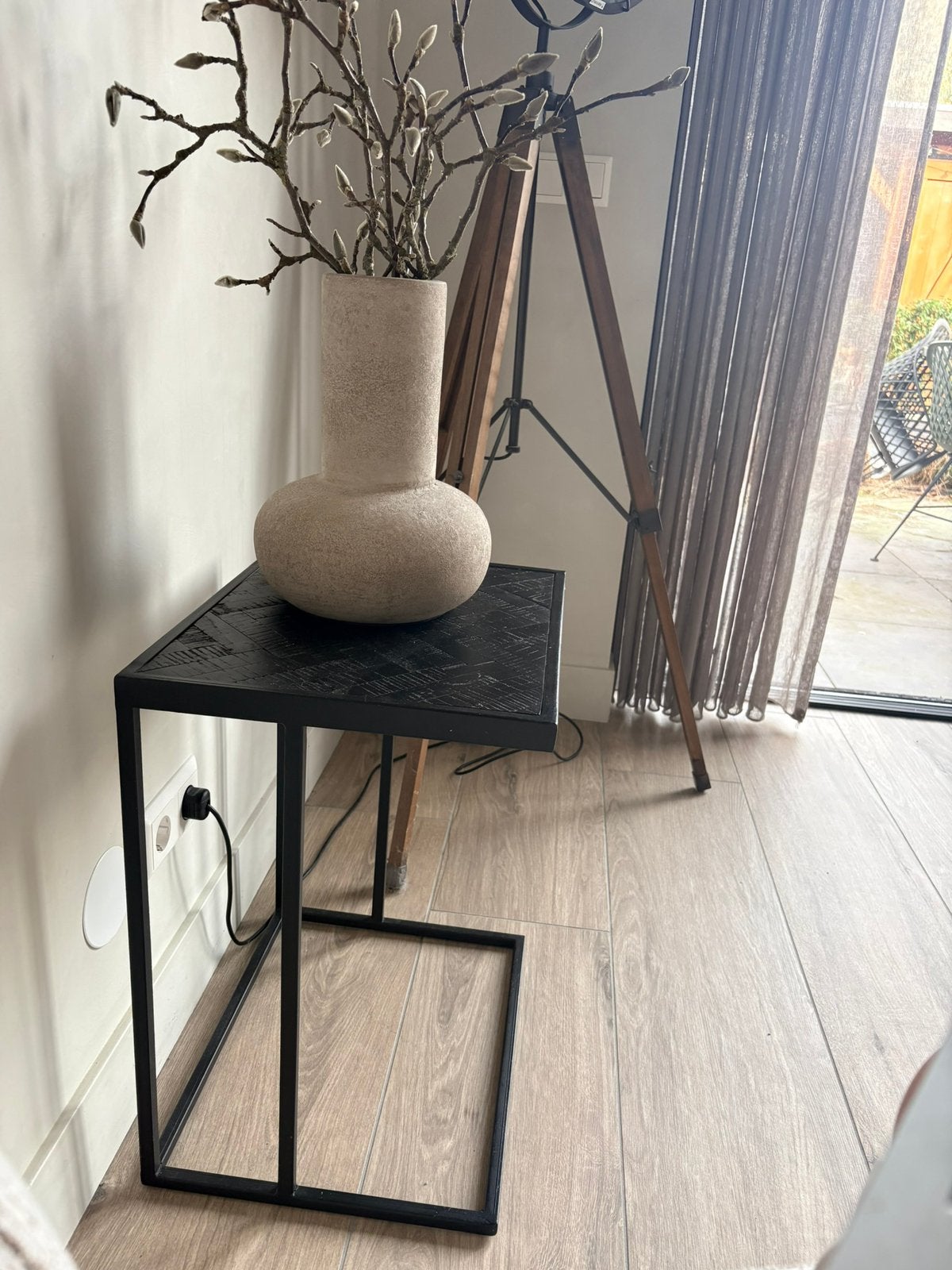 Prachtige zwarte bijzettafel visgraat 45 cm breed, Huis en Inrichting, Minder dan 55 cm, Modern, lamdelijk, industrieel, Zo goed als nieuw