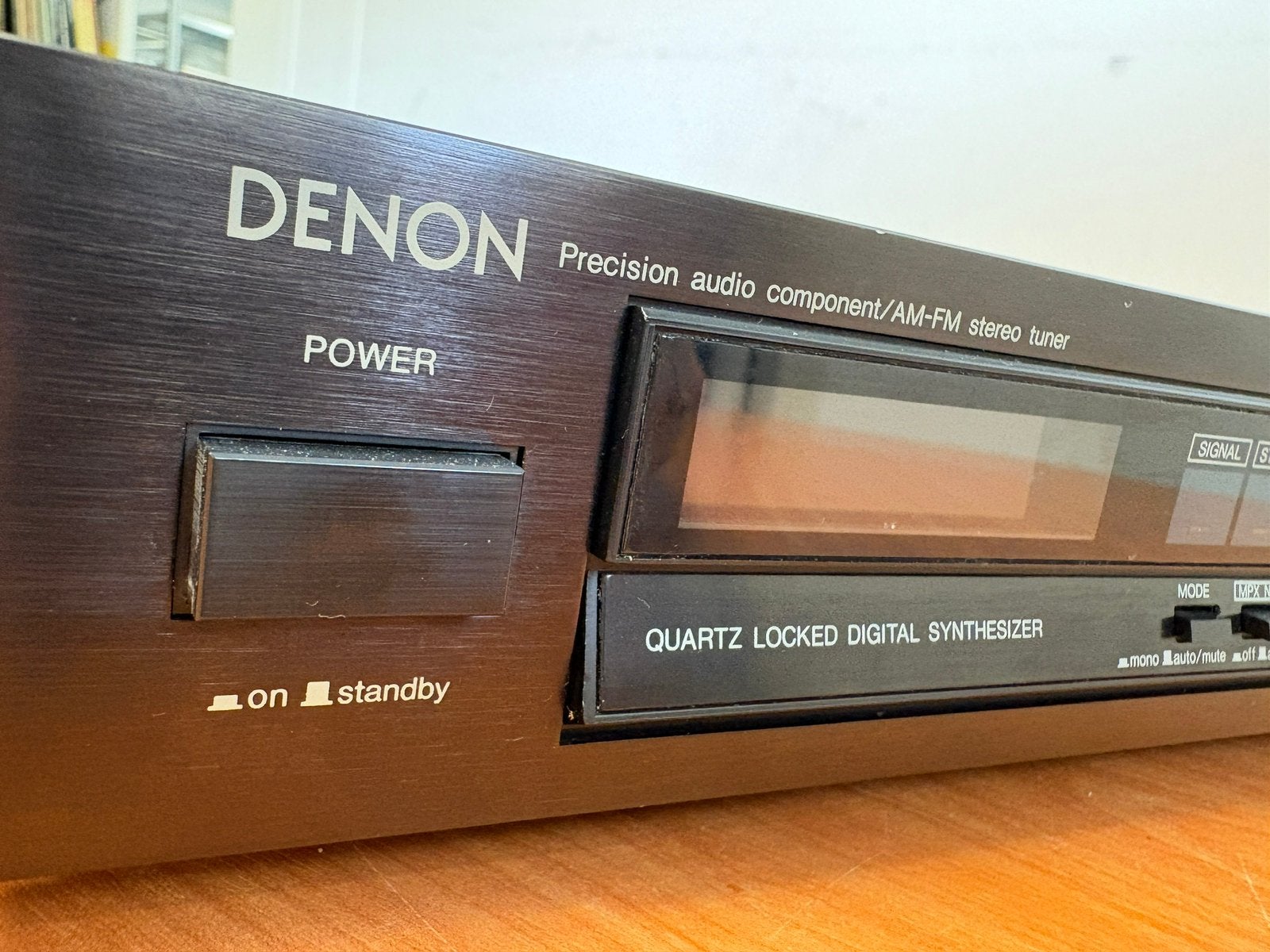 Quartz synthesized stereo FM tuner van Denon, werkt perfect!, Ophalen of Verzenden, Refurbished, Analoog