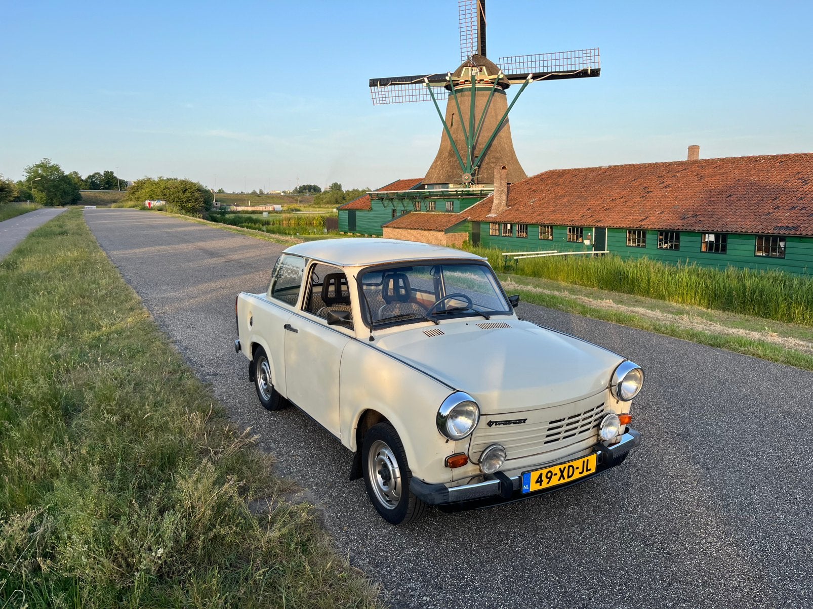 Trabant 1.1X 58pk 1990 Beige 2 jaar apk!, 4 cilinders, Beige, Particulier, Sedan