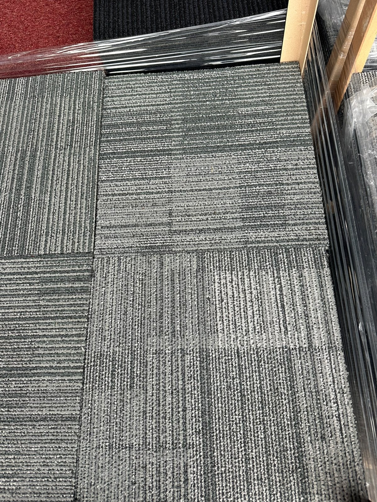 Tapijttegels 50x50 cm grijs 1400 stuks aanwezig, Ophalen, Gebruikt, Q, 75 m² of meer