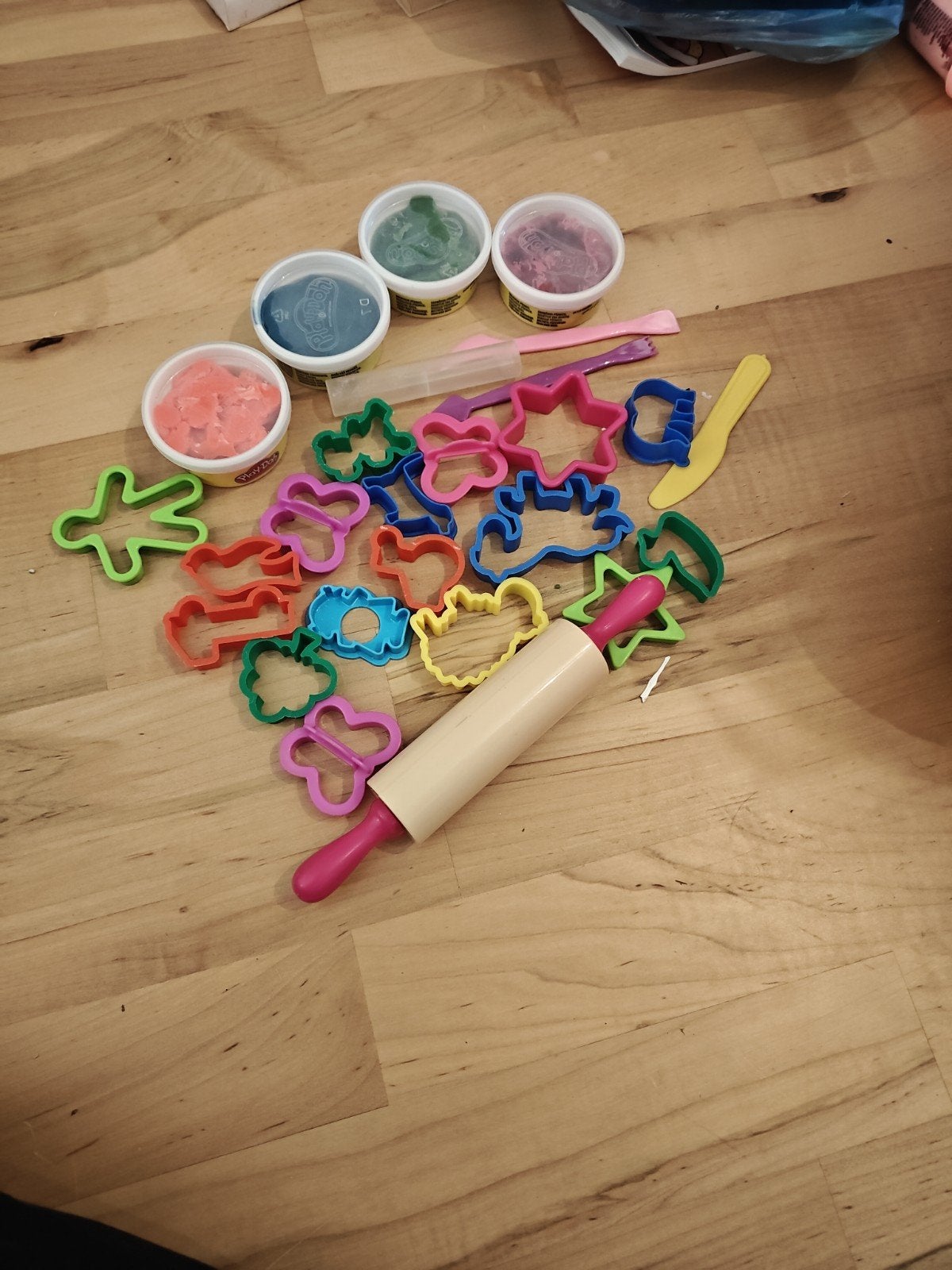 Play-Doh klei set met uitsteekvormpjes en deegroller, Ophalen of Verzenden, Gebruikt, Knutselen