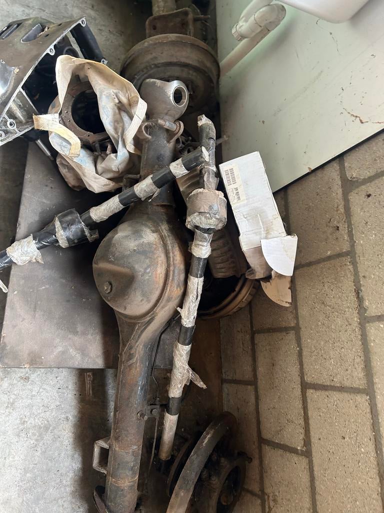 Achteras en vooras toyota BJ40, Auto-onderdelen, Ophalen of Verzenden, Gebruikt, Universele onderdelen