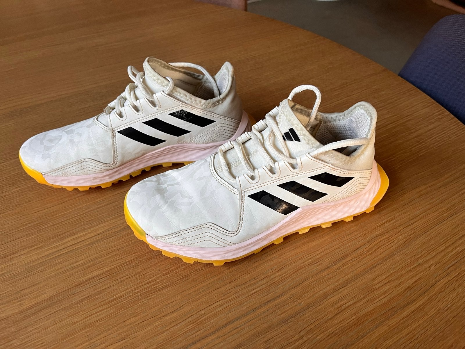Adidas hockeyschoenen mt 35,5, Ophalen of Verzenden, Gebruikt, Schoenen
