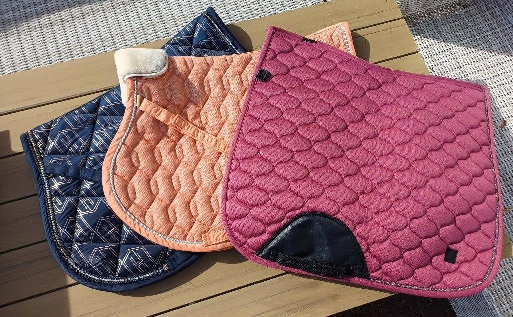 2 veelzijdigheids dekjes en 1 dressuur €20,- p.s. €50,- 3 st, Dieren en Toebehoren, Full (L), Oranje, Ophalen of Verzenden, Zo goed als nieuw