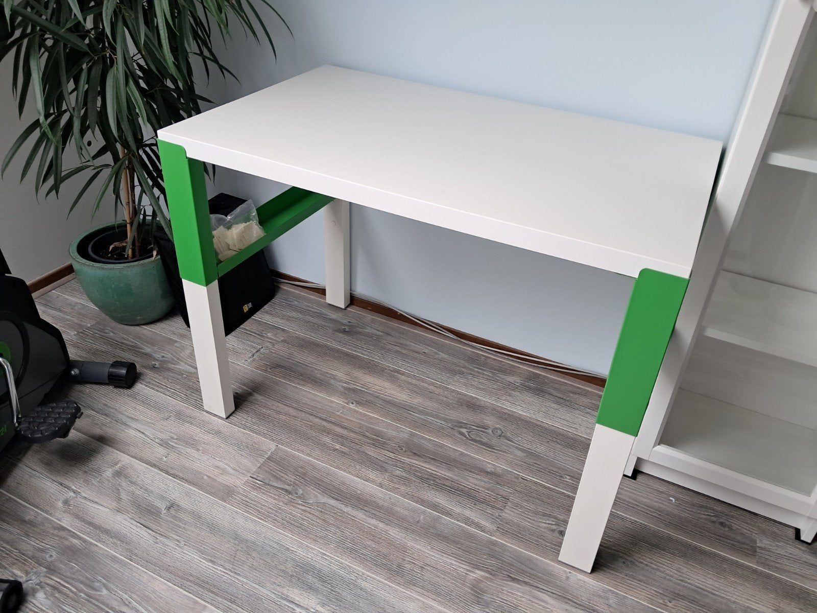 IKEA PÅHL Kinderbureau - Wit/Groen, Zeer Goede Staat, Ophalen, Kinderbureau, In hoogte verstelbaar, Zo goed als nieuw