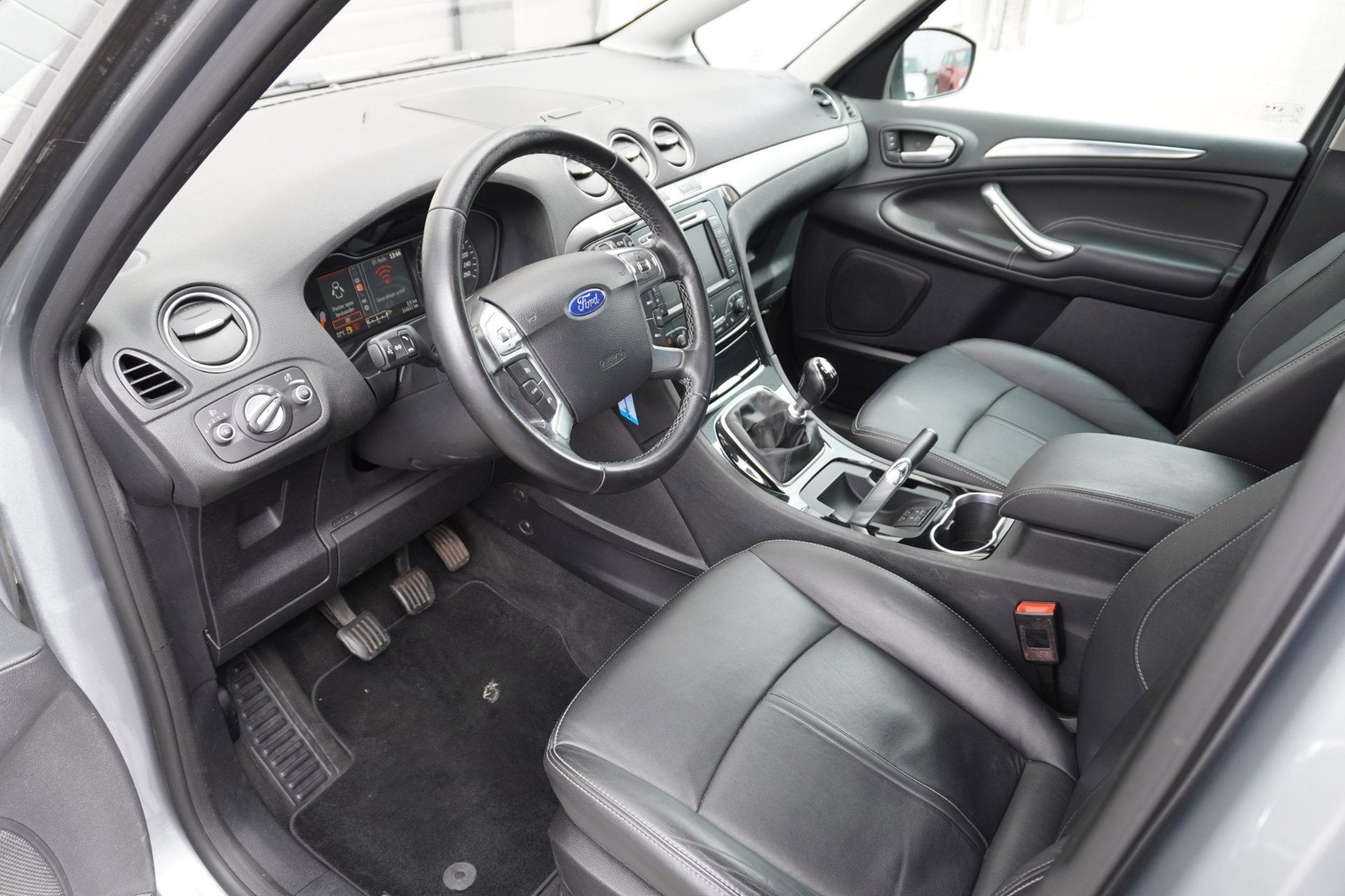 Ford S-Max 1.6 EcoBoost Lease Titanium | Nieuwe koppeling |, Auto's, Ford, Voorwielaandrijving, Gebruikt, Zwart, 4 cilinders