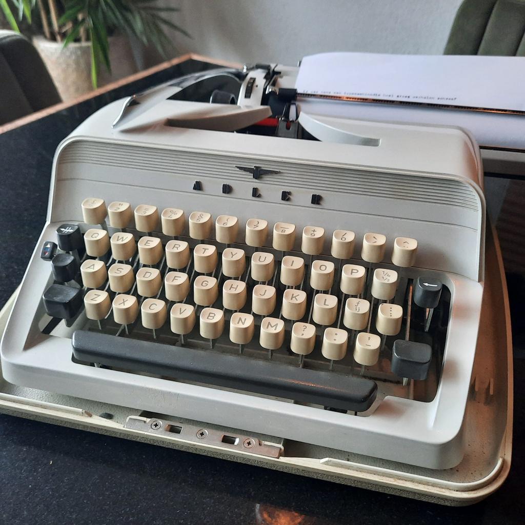 Typemachine adler gabrielle 10, Diversen, Ophalen, Zo goed als nieuw