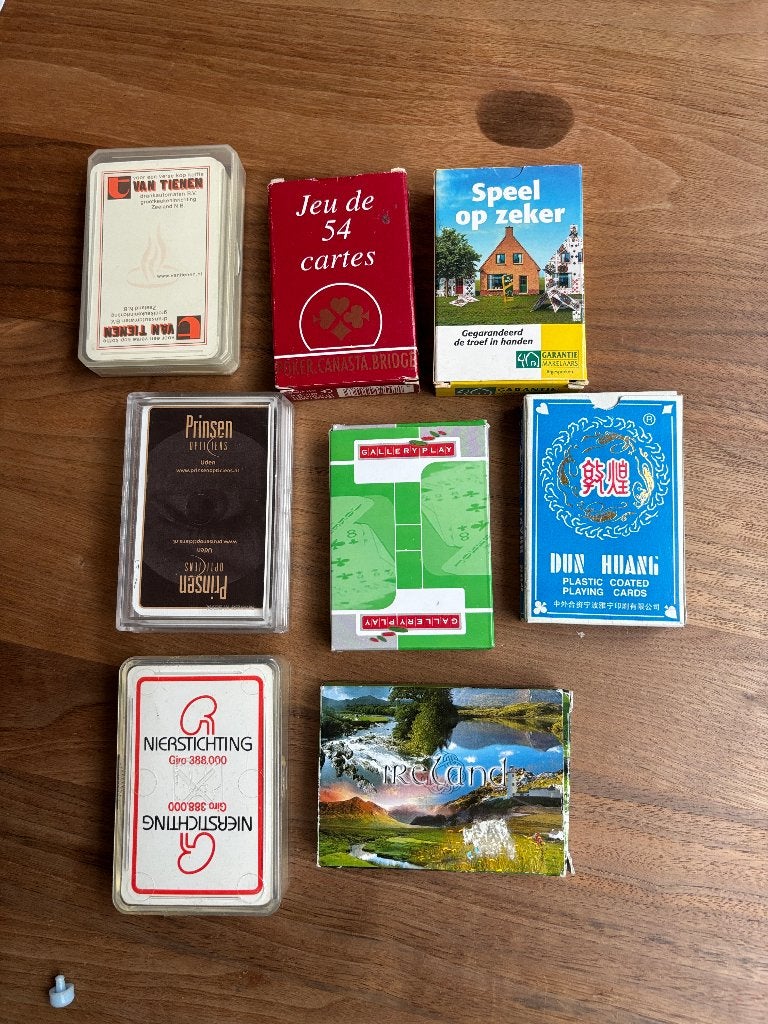 8 sets speelkaarten, Verzamelen, Ophalen of Verzenden, Zo goed als nieuw, Speelkaart(en)