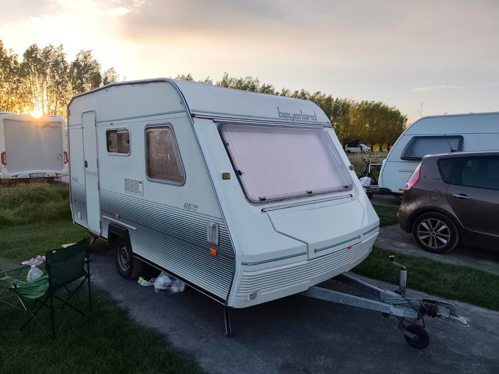 Compacte caravan: Nieuwe matrassen en bekleding!, Caravans en Kamperen, Caravans, Particulier, Rondzit, Tot en met 2