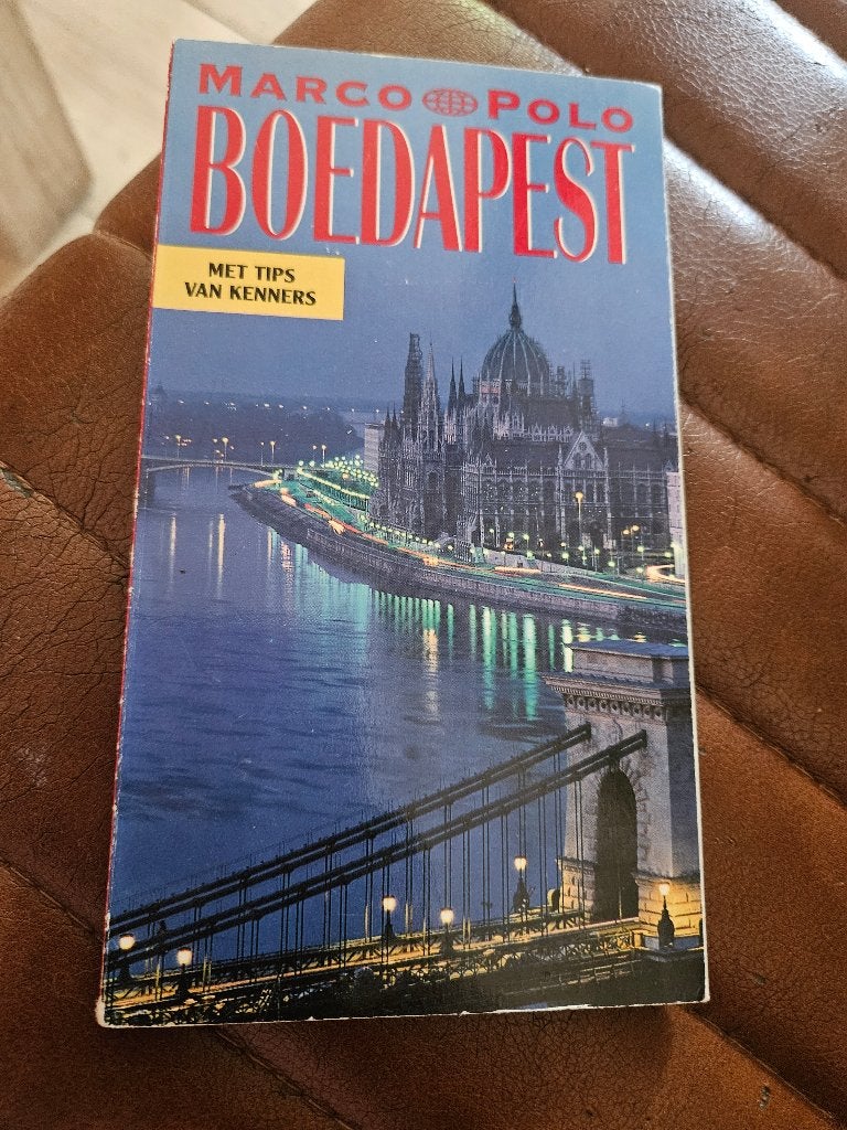 Boedapest reisgids, Europa, Ophalen of Verzenden, Reisgids of -boek, Gelezen