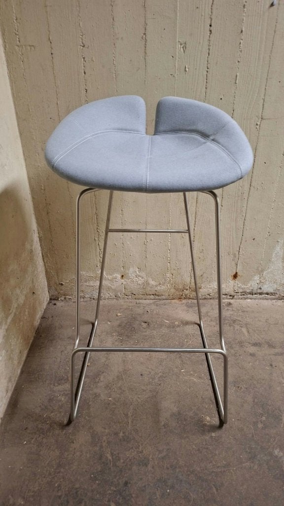 2x Moroso Fjord kruk Lichtblauw Gebruikt, Huis en Inrichting, Gebruikt, Met voetsteun, 60 tot 90 cm, Ophalen of Verzenden
