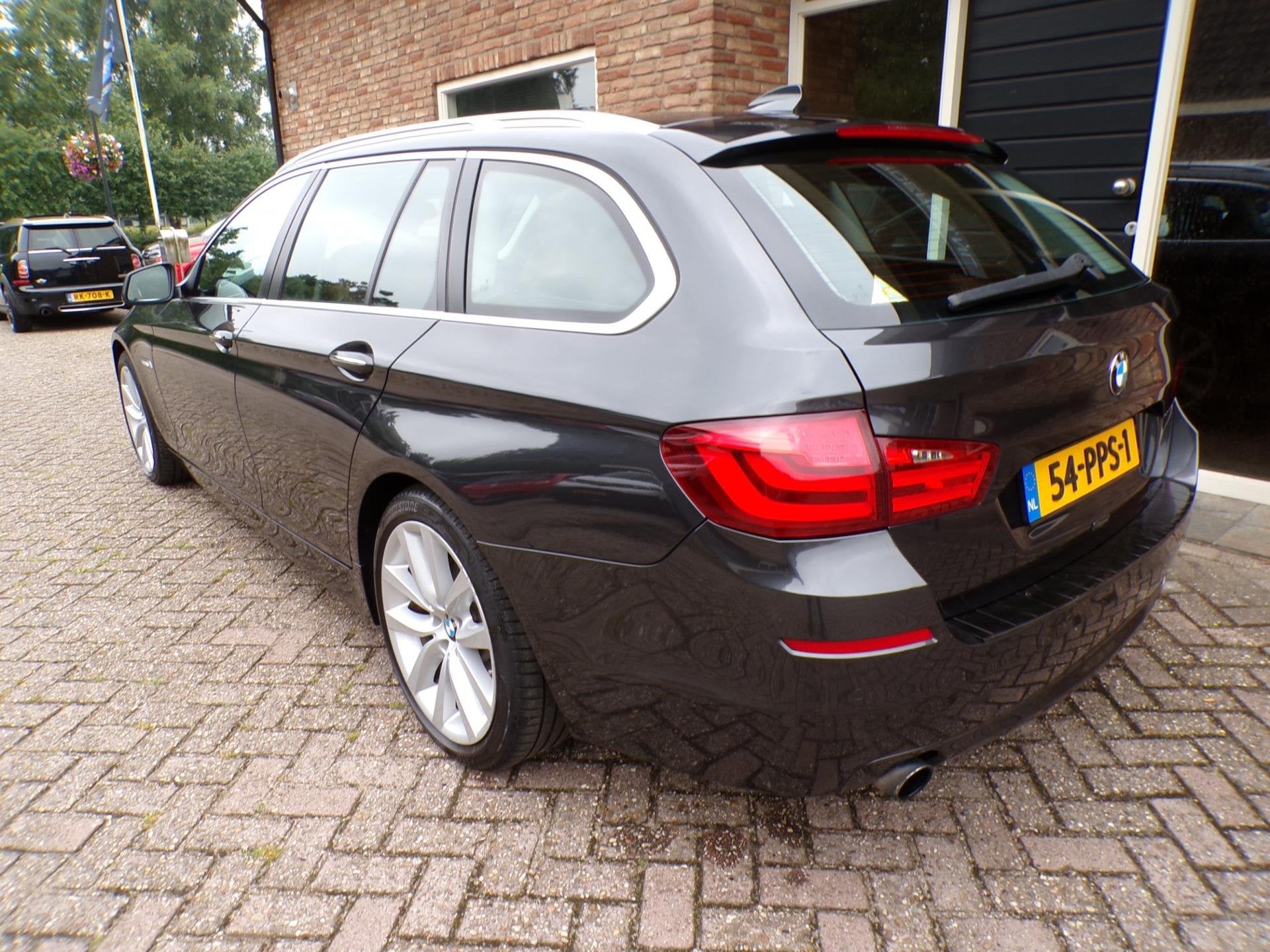 BMW 5-serie Touring 535i High Executive Automaat / Leder / N, Auto's, BMW, Automaat, Euro 5, Achterwielaandrijving, Gebruikt