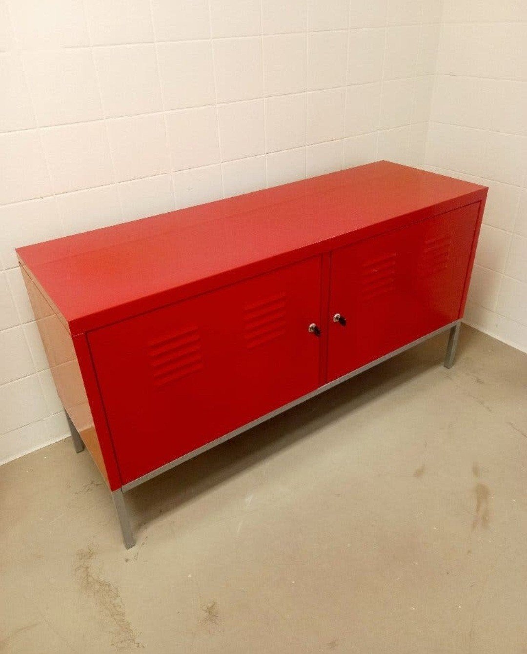 Rood metalen PS kast/locker ikea met sleutels, Ophalen, Gebruikt