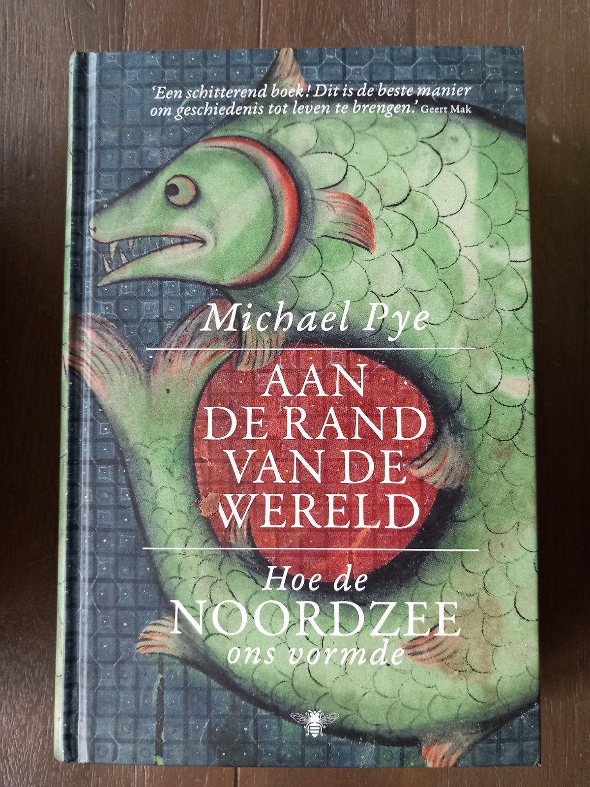 Michael Pye - Aan de rand van de wereld, Boeken, Ophalen of Verzenden, Zo goed als nieuw, Michael Pye