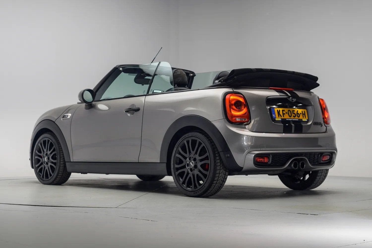 MINI Cabrio 2.0 Cooper S Chili Serious Business Aut. [ HUD H, Auto's, Mini, Automaat, 1998 cc, Gebruikt, Cabriolet