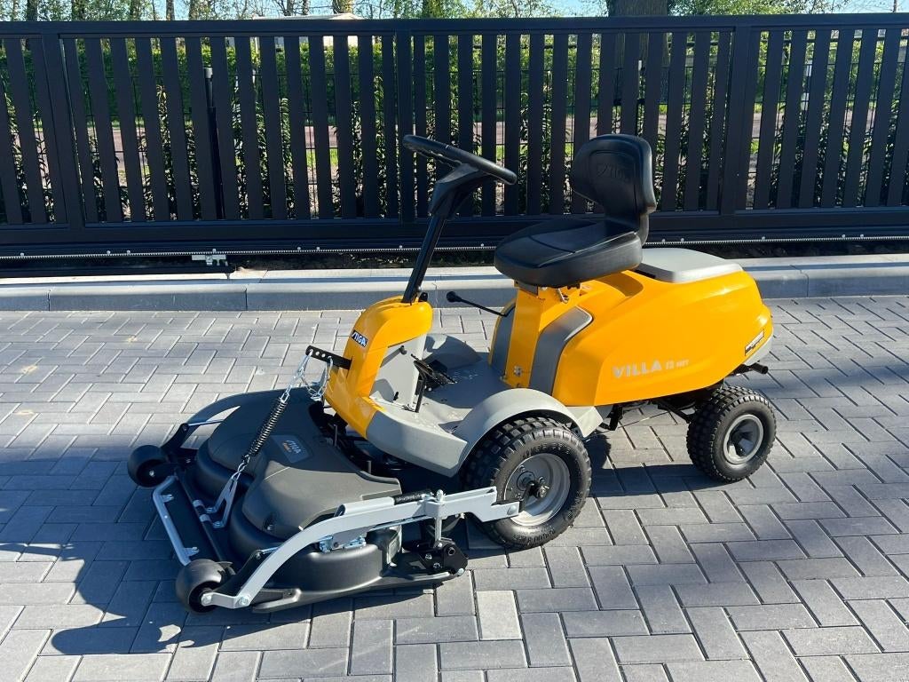 Stiga Villa 12 HST zitmaaier met nieuw 85 combi maaidek, Ophalen, Gebruikt, Stiga, Mulchfunctie