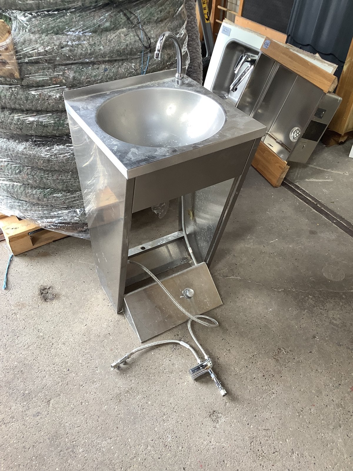 Rvs handwasbak met voetbediening, Ophalen, Gebruikt, ., .