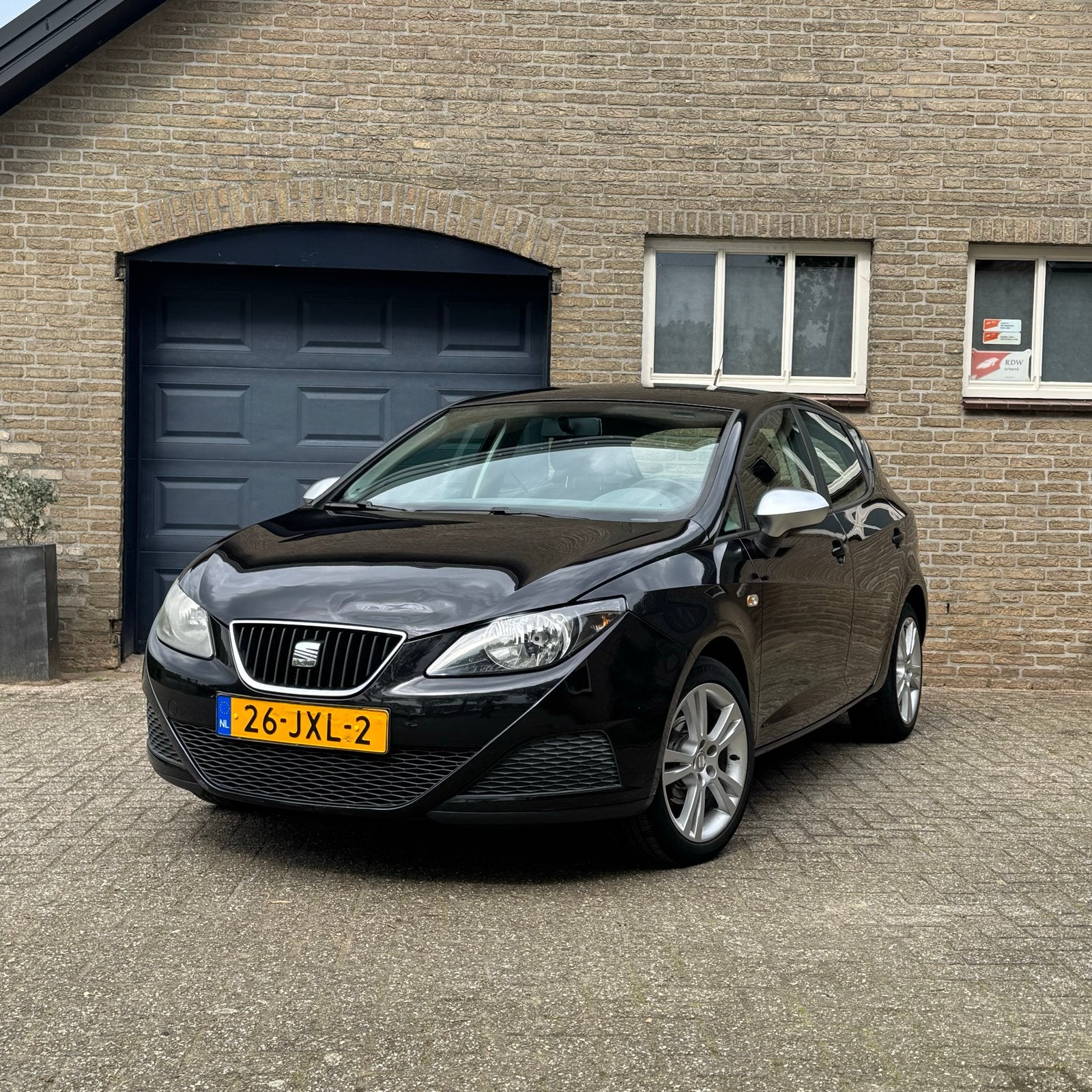 Seat Ibiza 1.2 5DRS MOET WEG!!!!!!!!!!!!!!!!, Voorwielaandrijving, Stof, 40 €/maand, Zwart