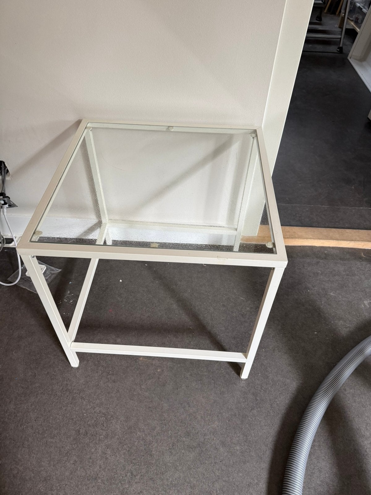 Witte bijzettafel ikea 50x50x50, Ophalen, 50 – 75, Gebruikt, 50 tot 100 cm