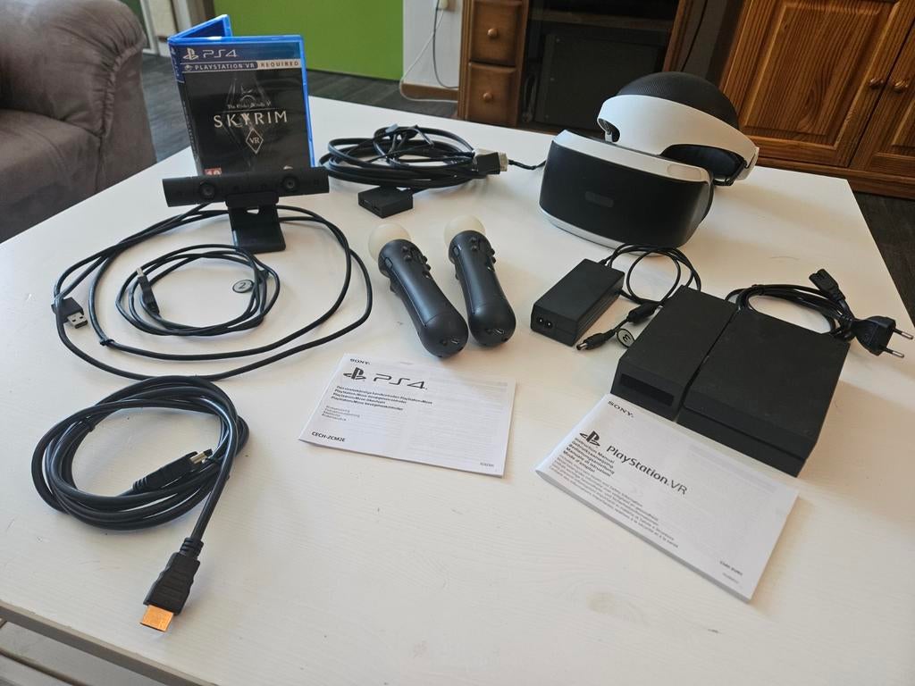 PlayStation VR-set compleet met Skyrim VR en controllers, Spelcomputers en Games, Virtual Reality, Gebruikt, Sony PlayStation