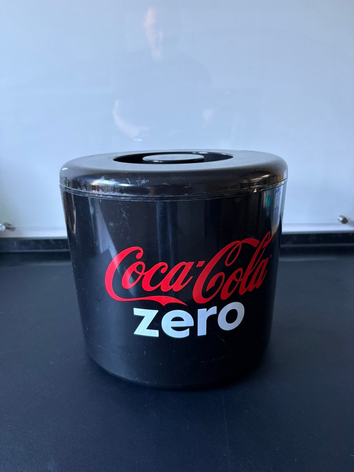 Coca Cola Zero ijsemmer + rubberen mat, Ophalen of Verzenden, Gebruikt, Gebruiksvoorwerp