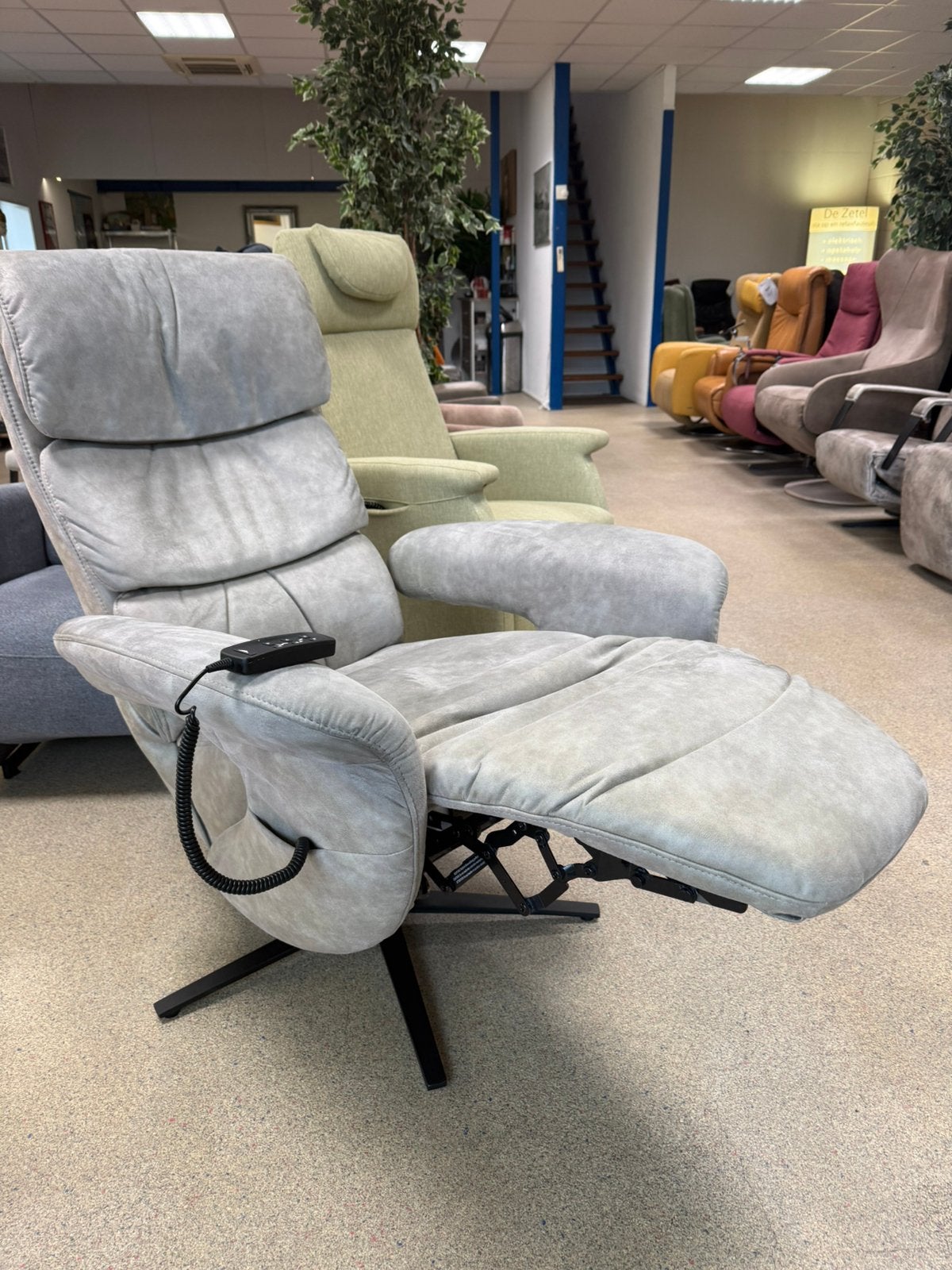 Meubelzorg XL relaxfauteuil met sta op functie en accu