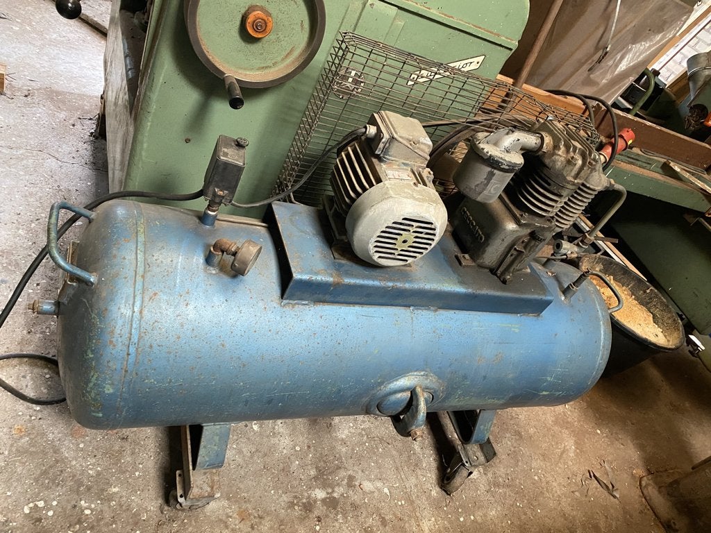 Compressor 200 liter, Doe-het-zelf en Verbouw, Compressors, 100 liter of meer, Ophalen, Gebruikt, 400 tot 800 liter/min