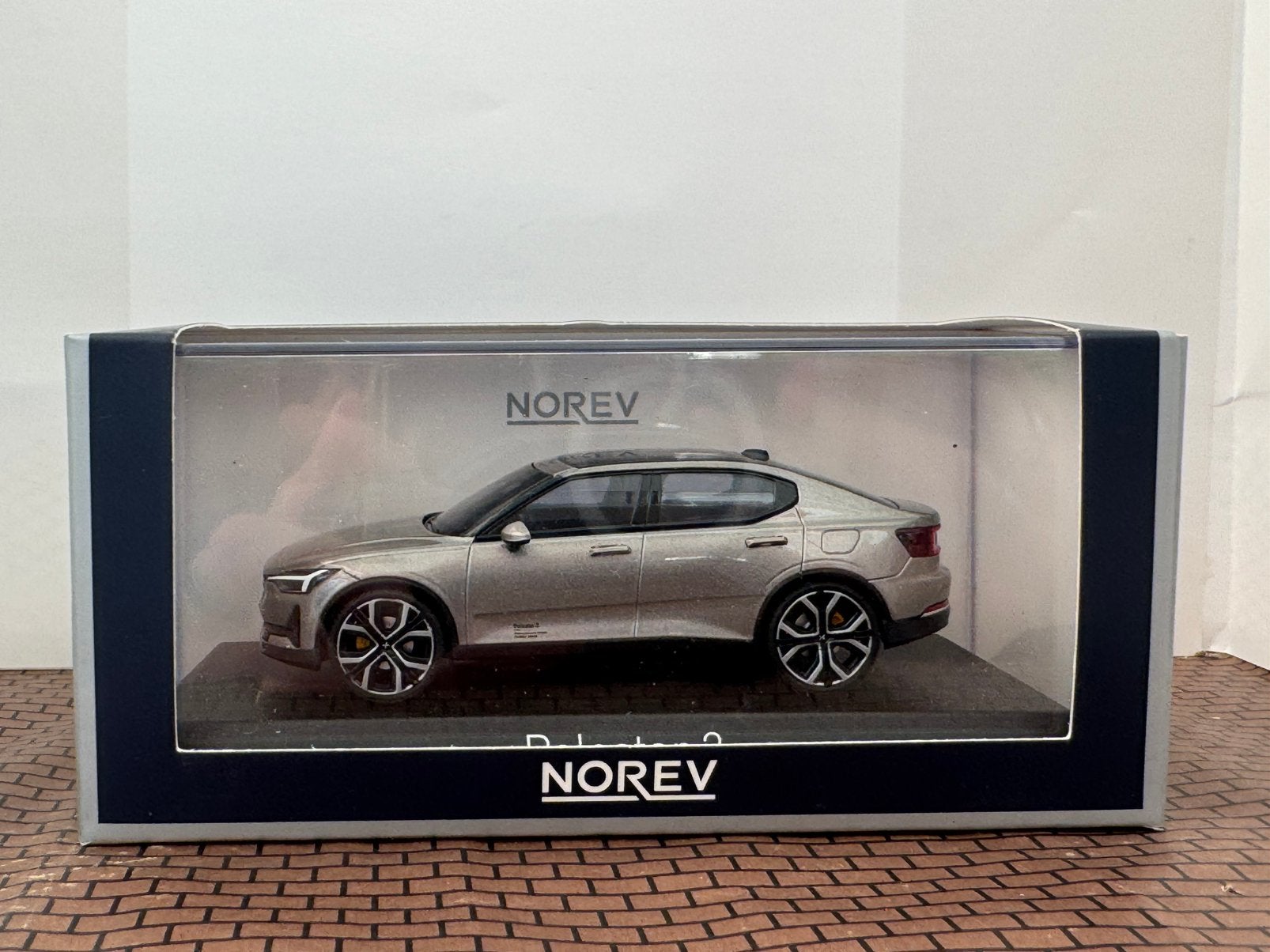 Polestar 2, 2021 Moon Metallic Norev 1:43, Hobby en Vrije tijd, Ophalen of Verzenden, Zo goed als nieuw, Auto, Norev