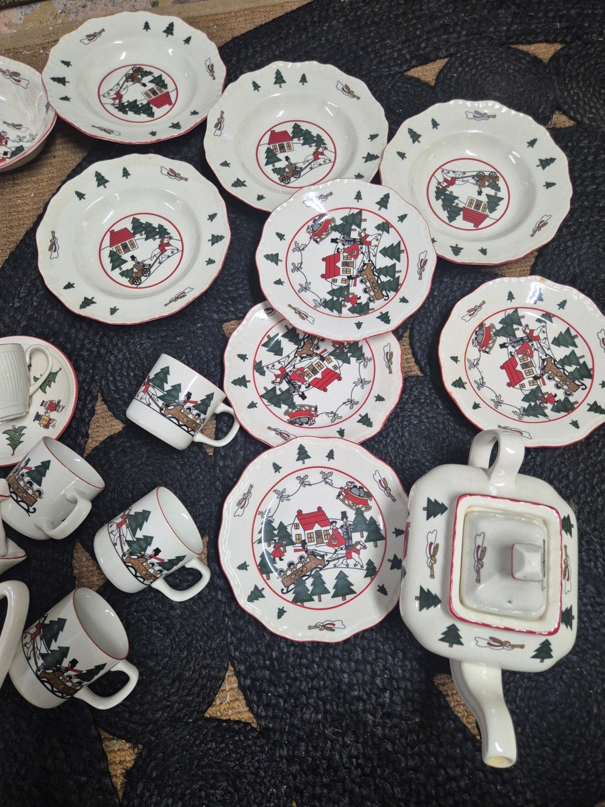 Mason's christmas village  - 28 stuks,  4 pers bordjes etc, Ophalen of Verzenden