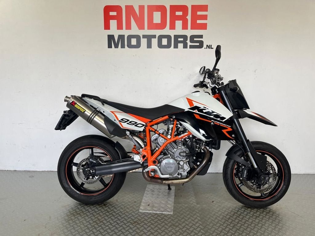 KTM 990 SM-R, Motoren, Bedrijf, Naked bike